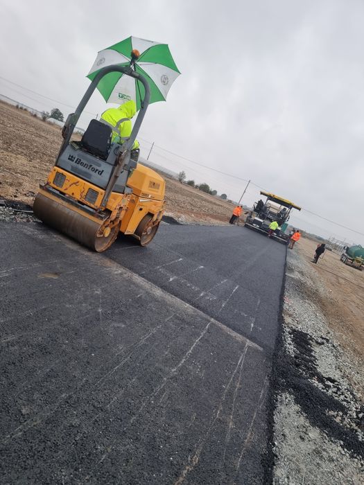 Excavator 4t, Compactor 3.t, Dumper 3.t inchiriez sau execut lucrări