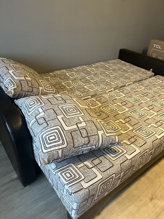 Vând 2 canapele extensibile