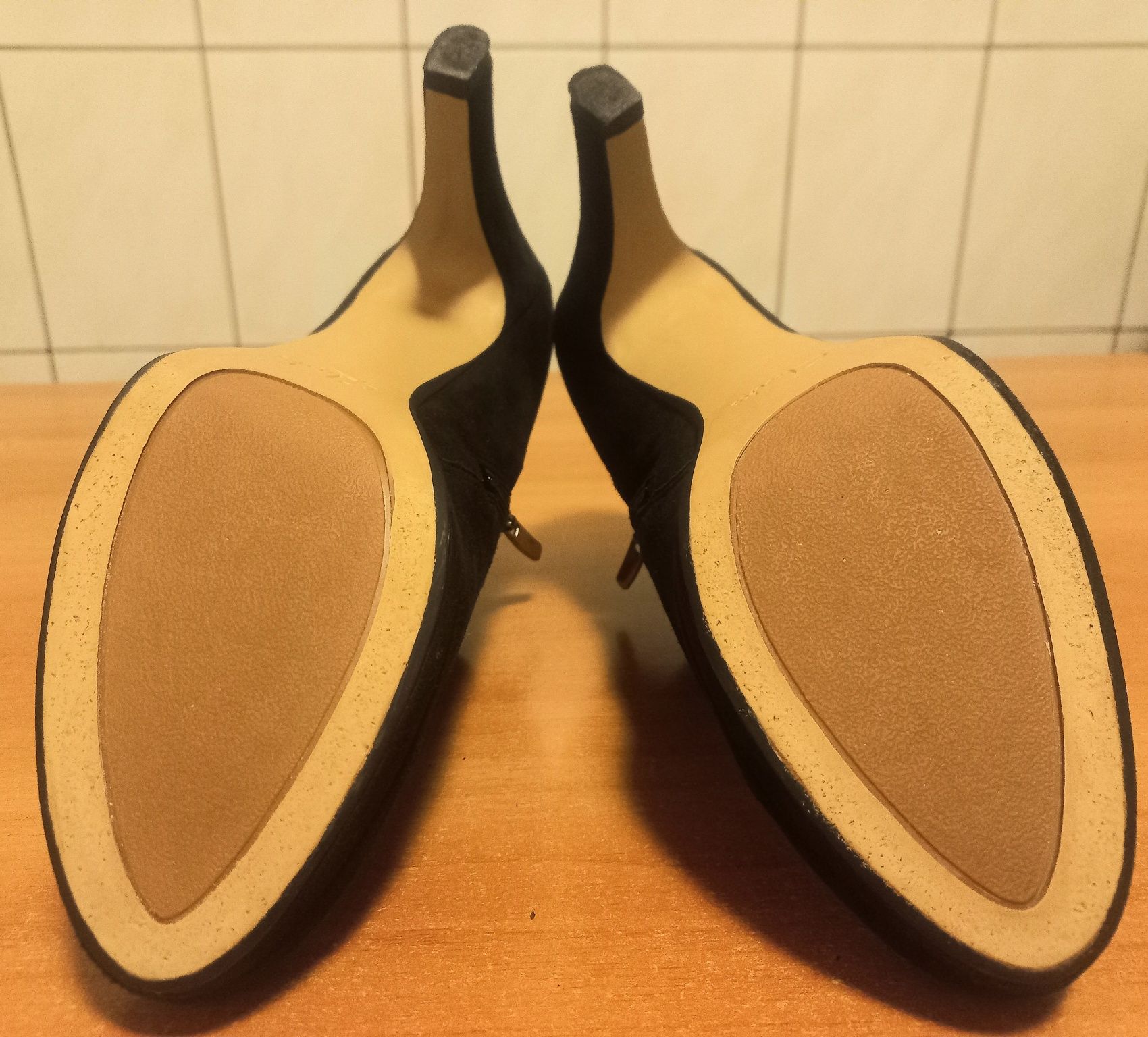 Cisme Clarks negre din piele întoarsă, marimea 39-40.