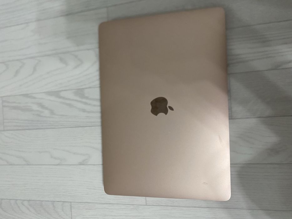 Продам Macbook Air 2018 года  250 гигабай