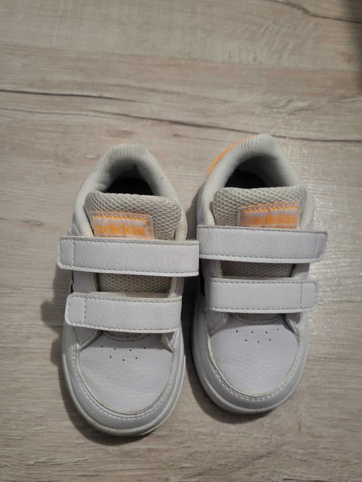 Детски спортни обувки Adidas