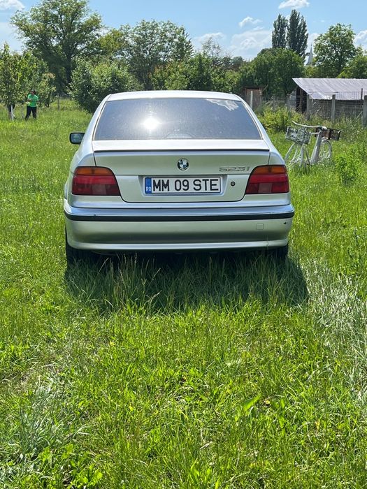 Vând BMW E 39 523 i