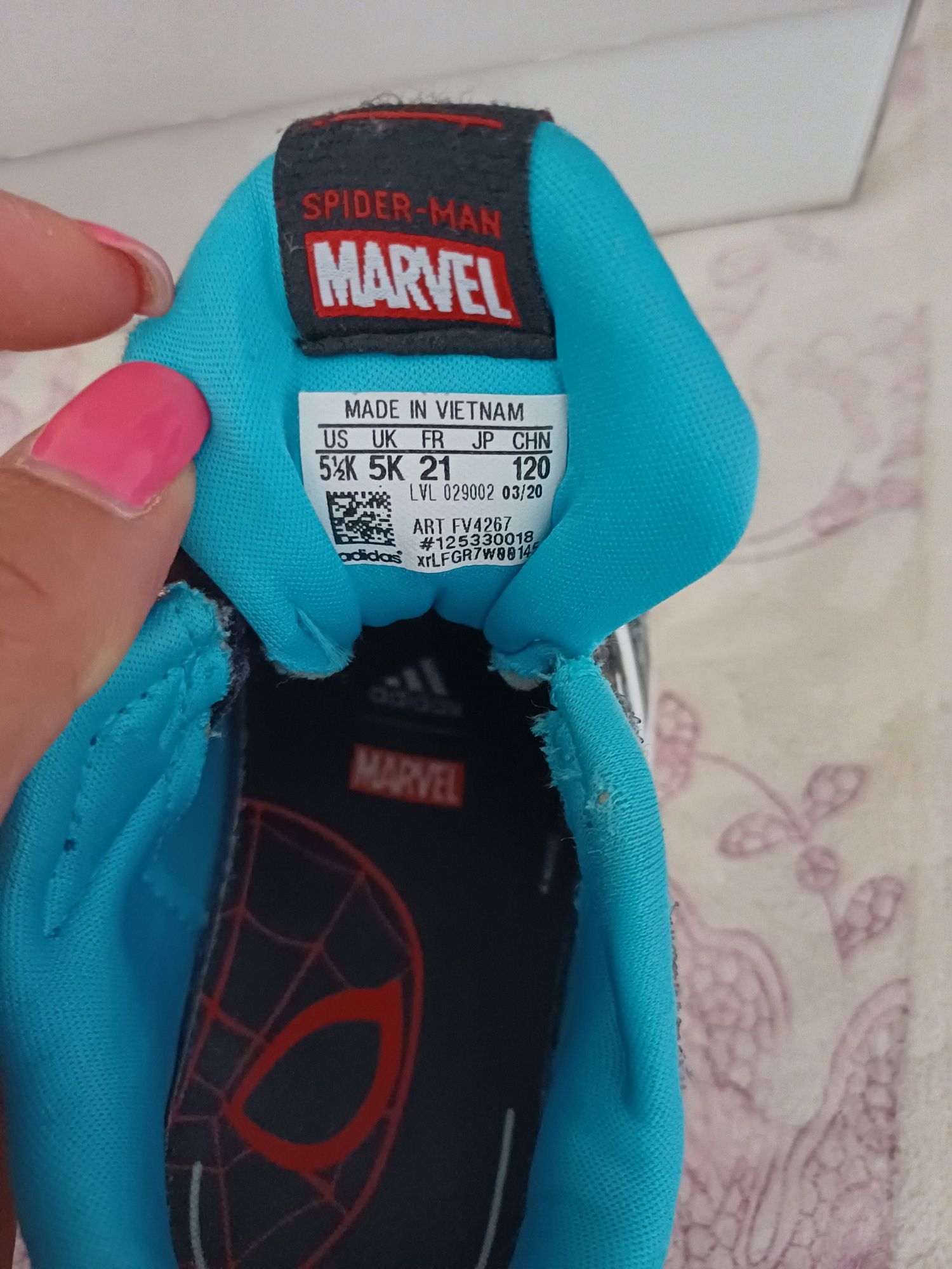 Adidas  marvel маратонки