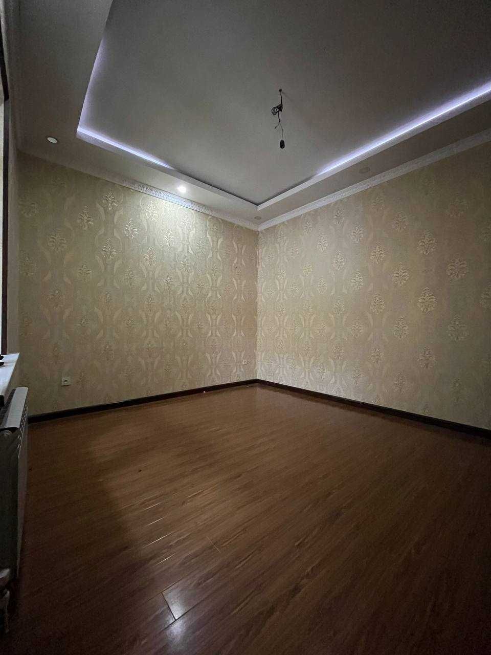 Продается участок с двумя домами в одном дворе.
