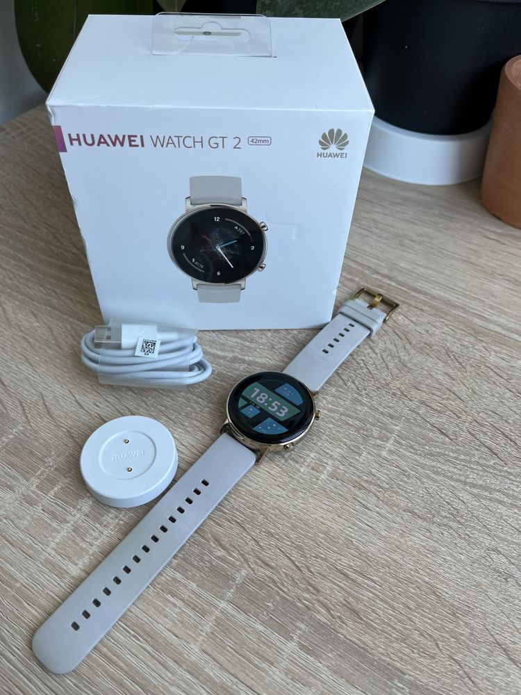 Продавам huawei watch GT 2 42mm