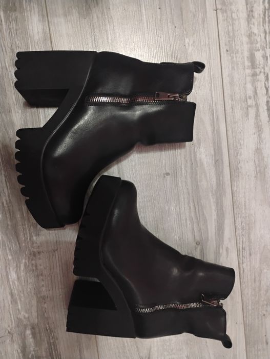 Продавам боти 38 номер, като нови