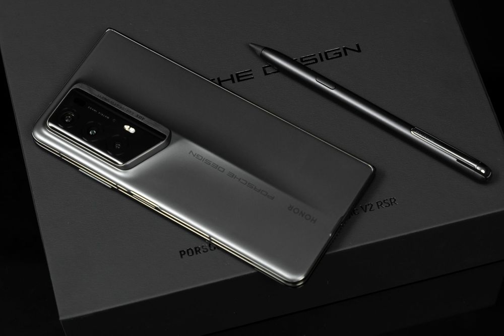 Honor Magic v2 Porsche Design