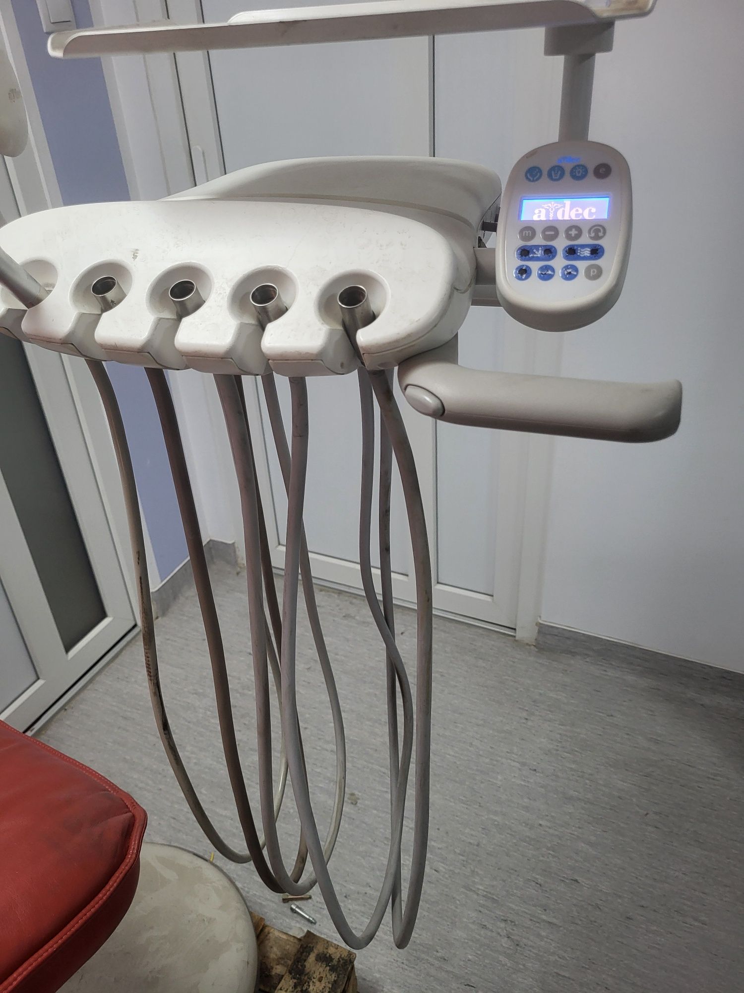 Vând unit dentar A-dec