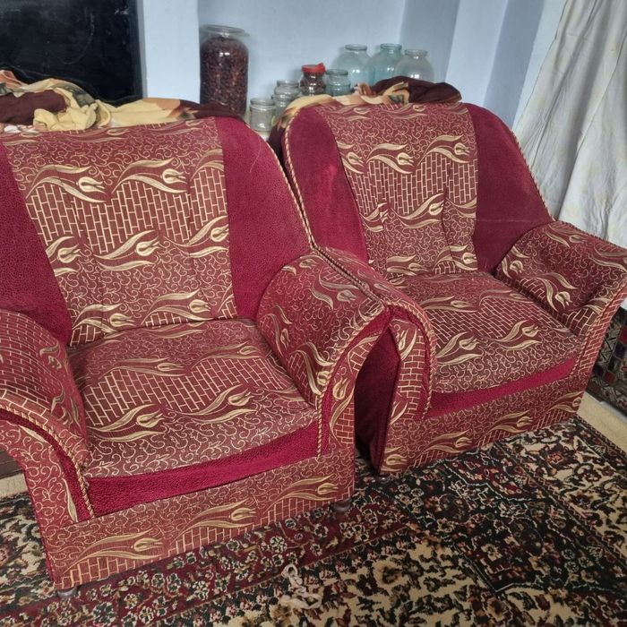 Divan va 2ta kreslo sotiladi!!!