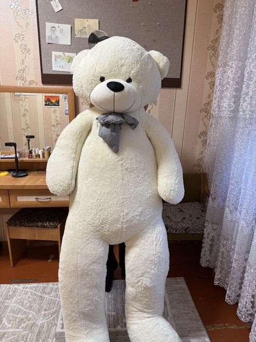 Большой плюшевый мишка