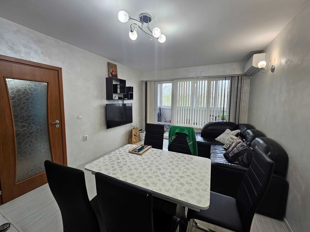 Продава се Тристаен апартамент в Горна Оряховица - 80 кв.м за 1350 €/кв.м - Снимка #2
