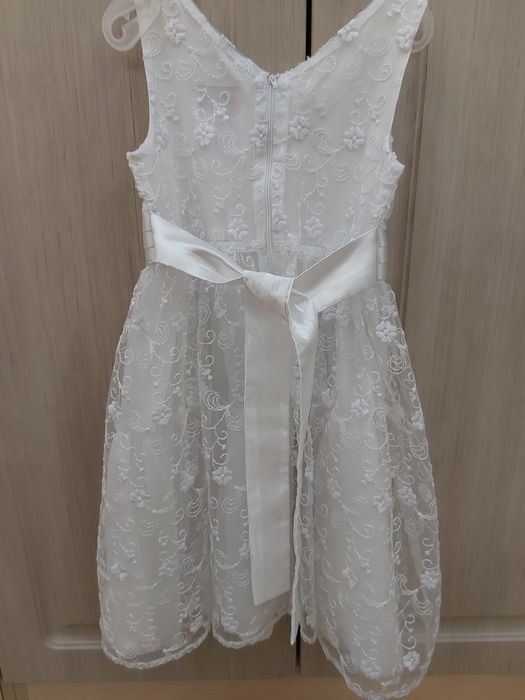 официална  бяла рокля 5-6г.