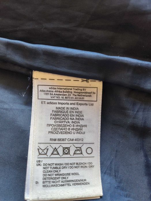 Palton Adidas din lână 75 %