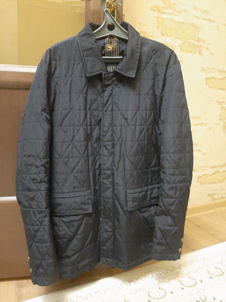 Продаётся мужская куртка 54 размера