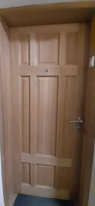 Дървена входна врата с каса