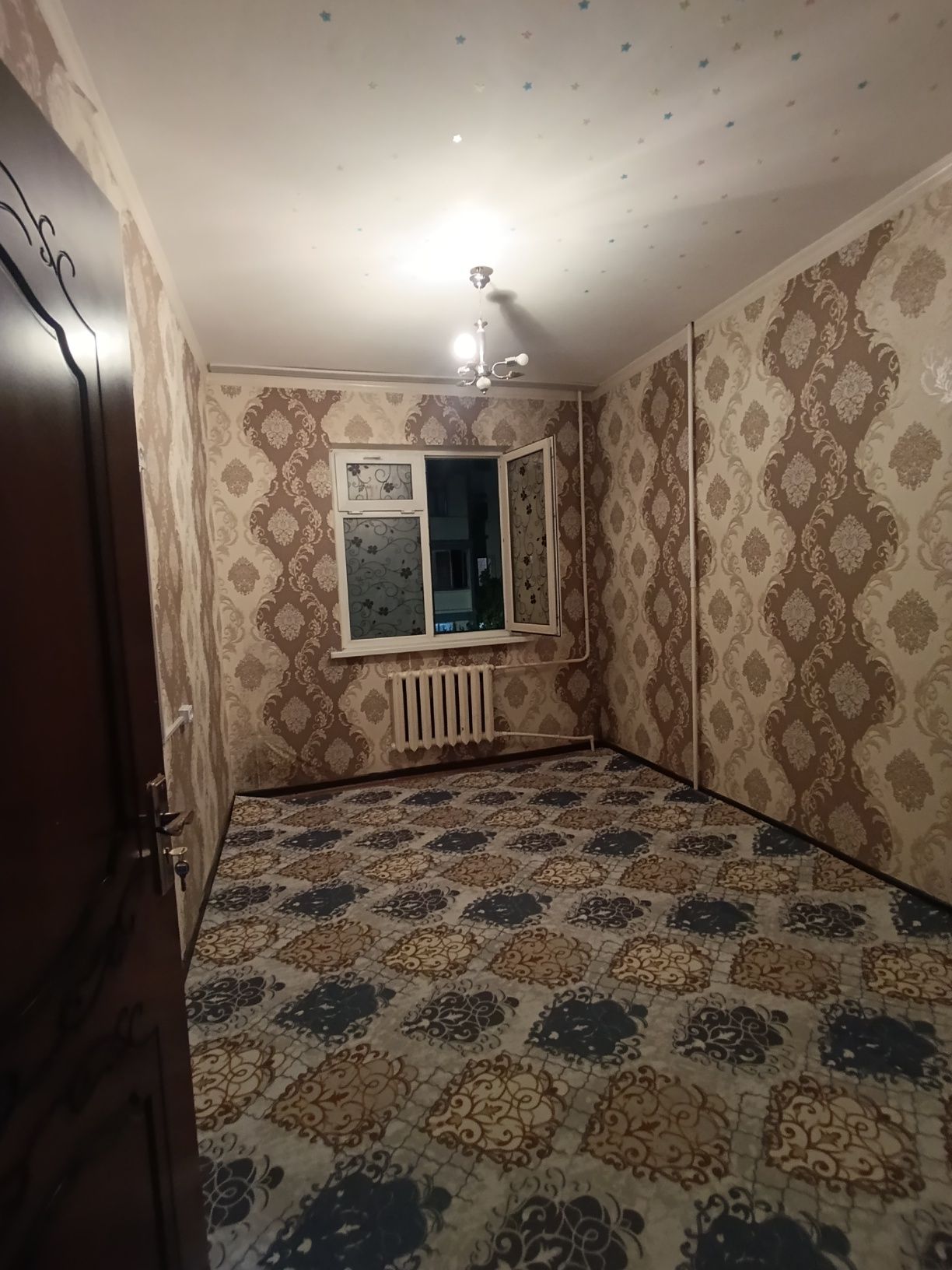 Qizlar uchun sheriklikka kvartira