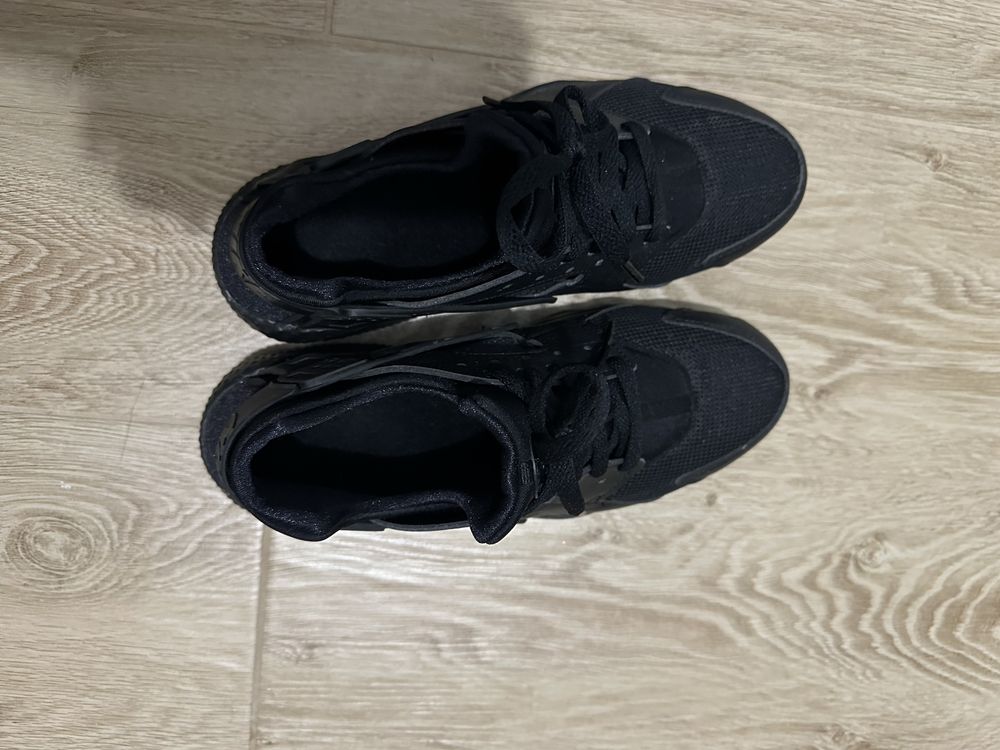 Чисто нови маратонки Nike