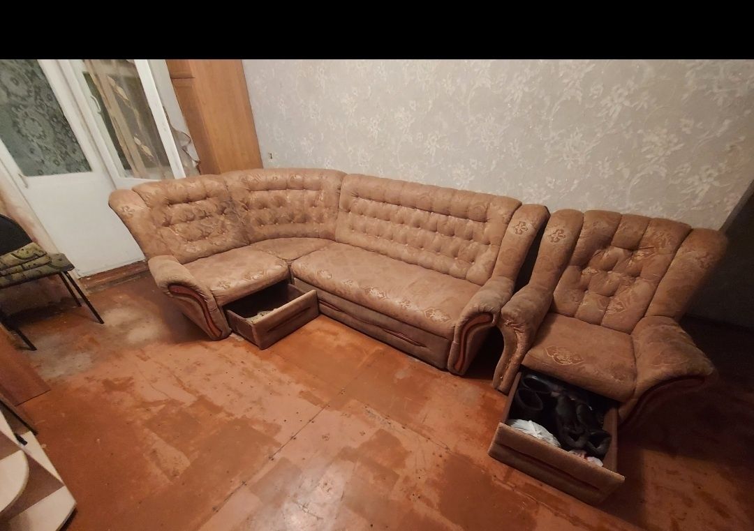 Продам диван угловой