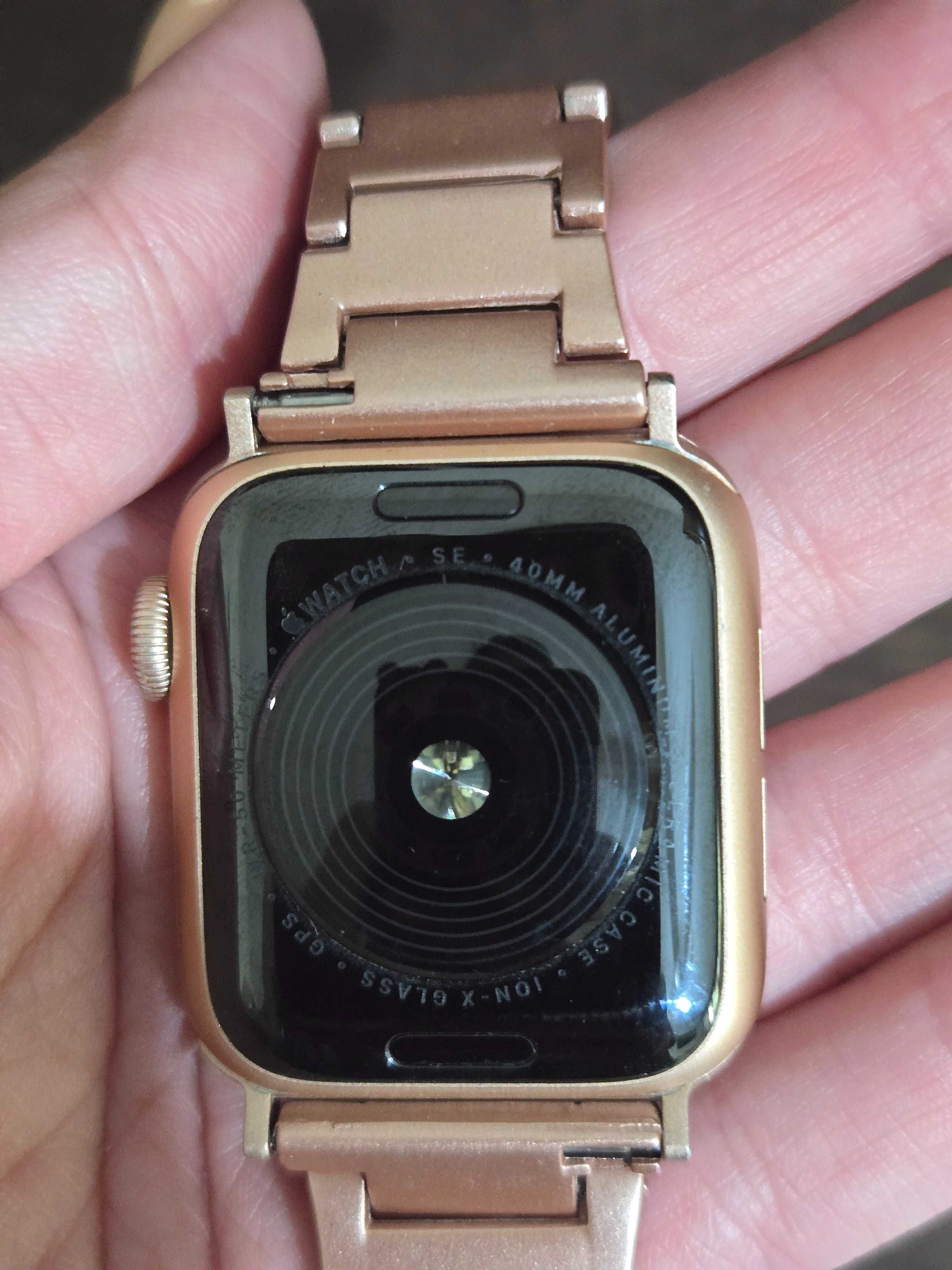 Apple Watch SE в отлично състояние