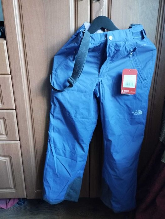 Pantaloni ski, North Face, cu eticheta, doar 135 ron de la 300 ron