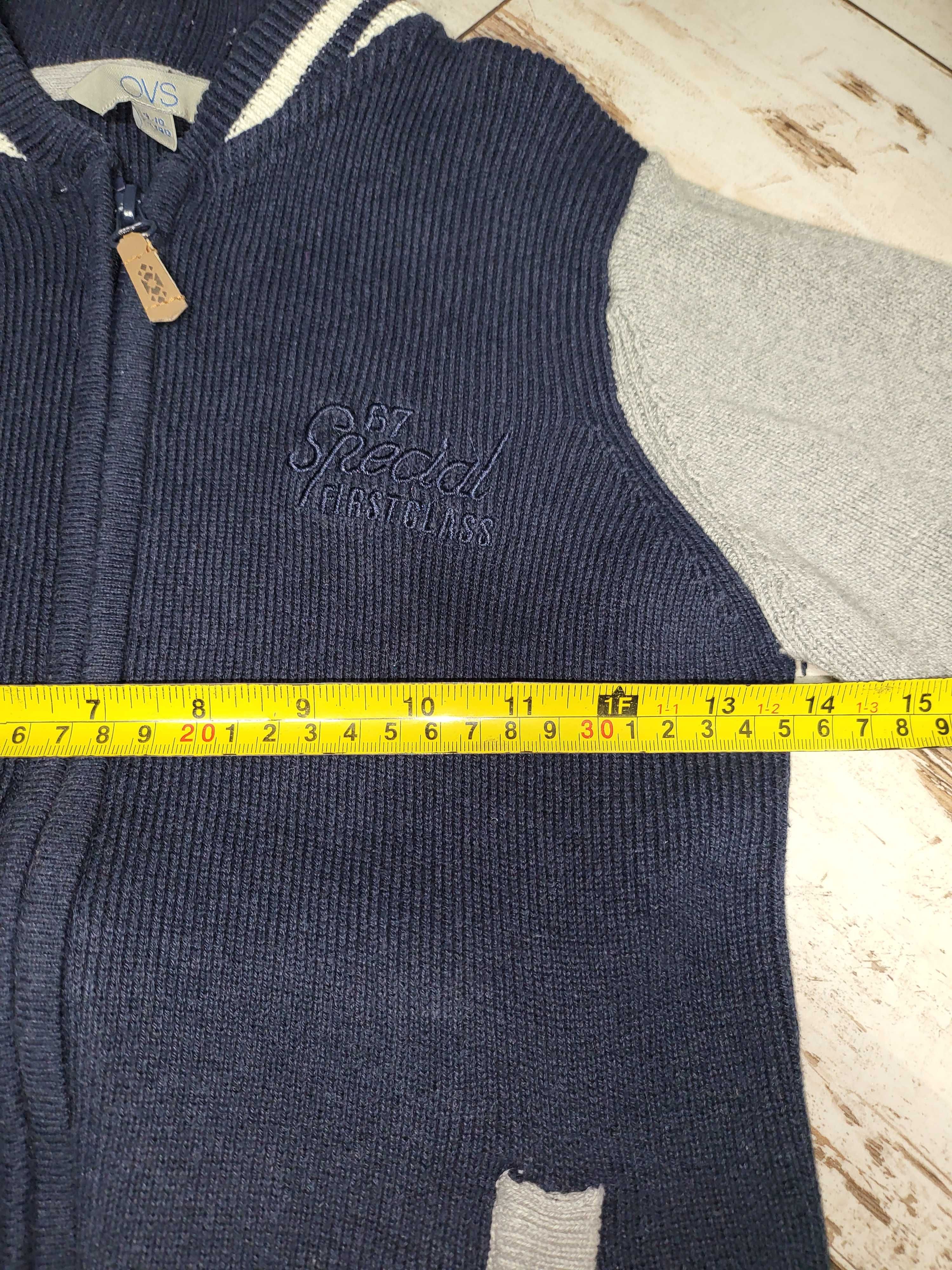 Лот два чифта дънки и жилетка за 134-140 см.