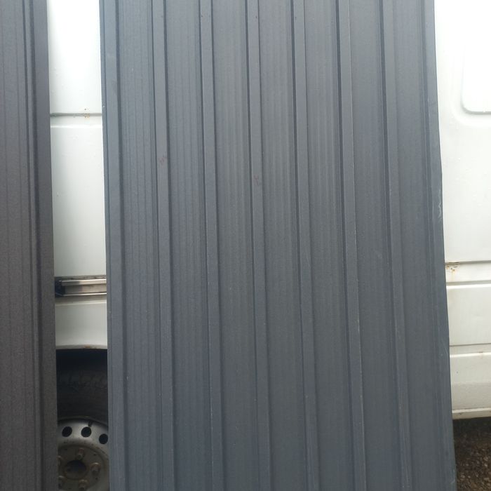 Tablă cutată colorata de acoperiș