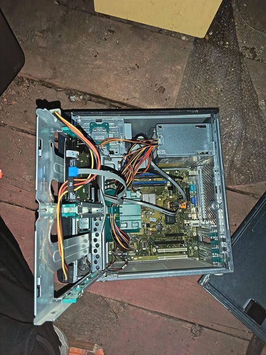 Se vjnde 4 pc perfect functionale