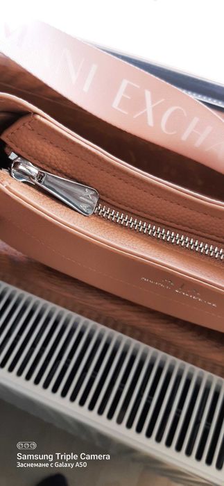 Armani exchange чанта