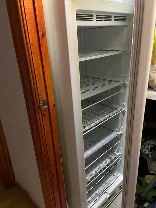 Продам морозильник