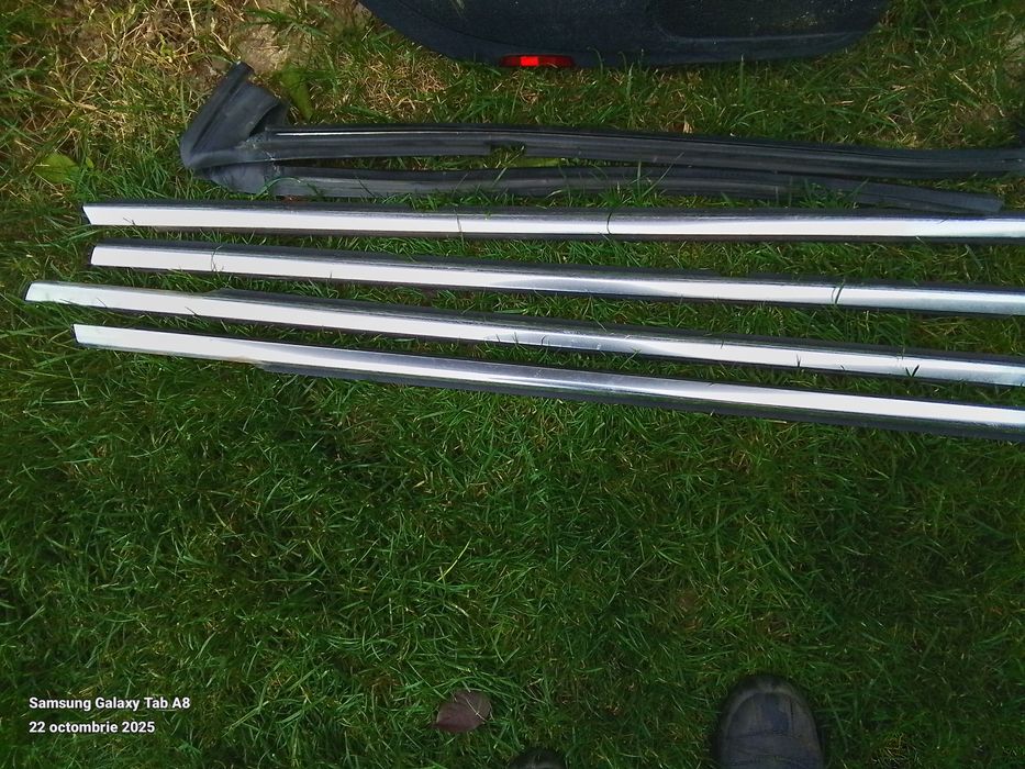 Vând boxe , geamuri , macara , ornament lateral ușă pasat cc 2011