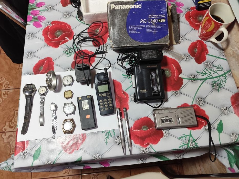 Lot de lucruri vechi. Unele funcționează. Citiți.