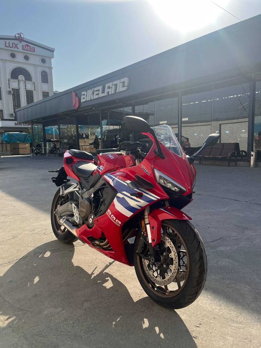 Новый мотоцикл YEN CBR 800 LUX SPORT