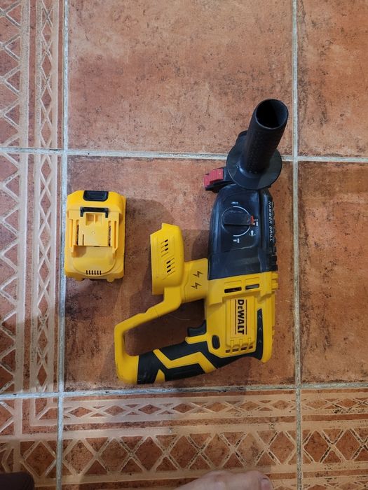 Clona DeWalt Ciocan rotopercutor, cu acumulator de 18v 5A