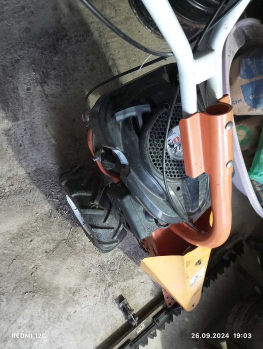 Vand masina de tuns iarba Dac ! Pret 3000 de lei