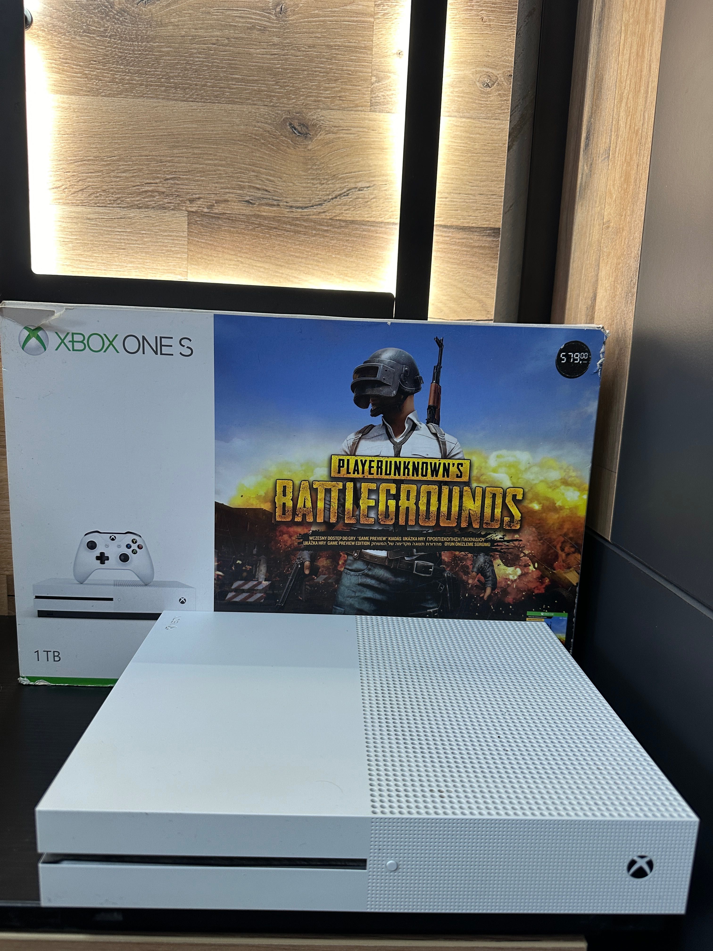 Продавам Xbox one S 1TB