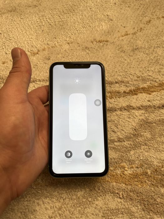 Iphone 11 экран толька поменял все работает