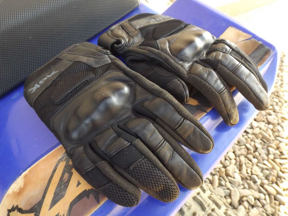 Manusi moto piele KSK Pasadena Gloves si Alpinestars Stella SP-3