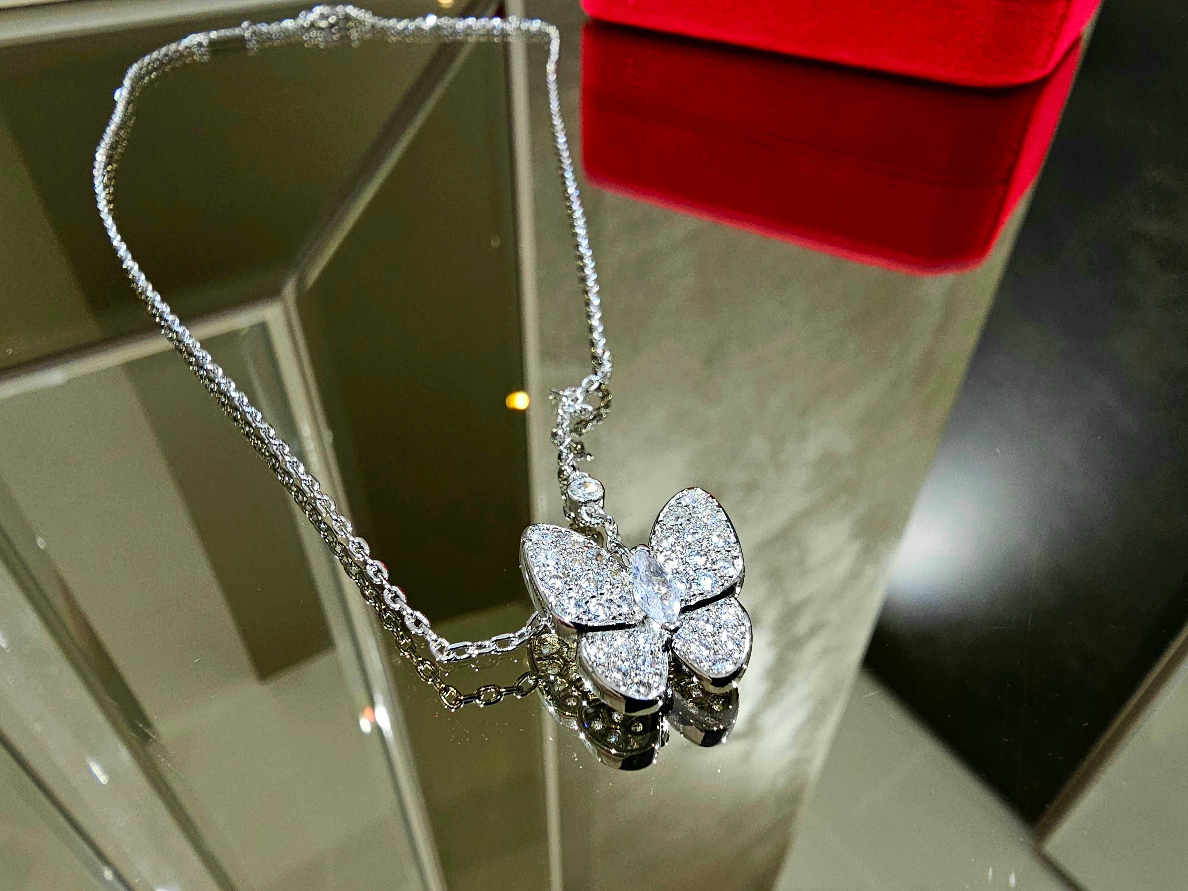 Van Cleef & Arpels VCA Silver Diamond Two Butterfly Дамско Колие