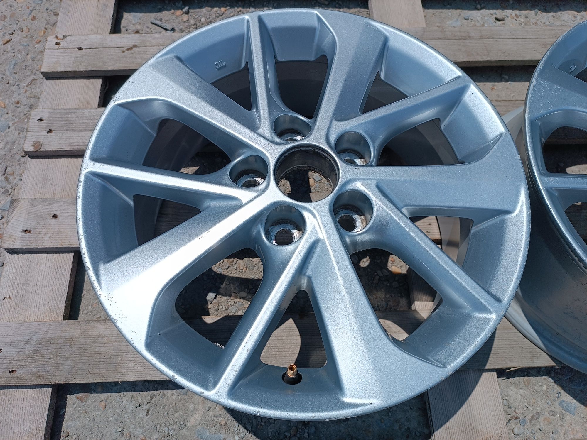 2бр лети джанти 16ки 5х114.3 Toyota