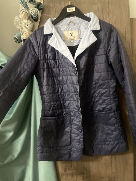 Jenskiy yengil kurtka Button