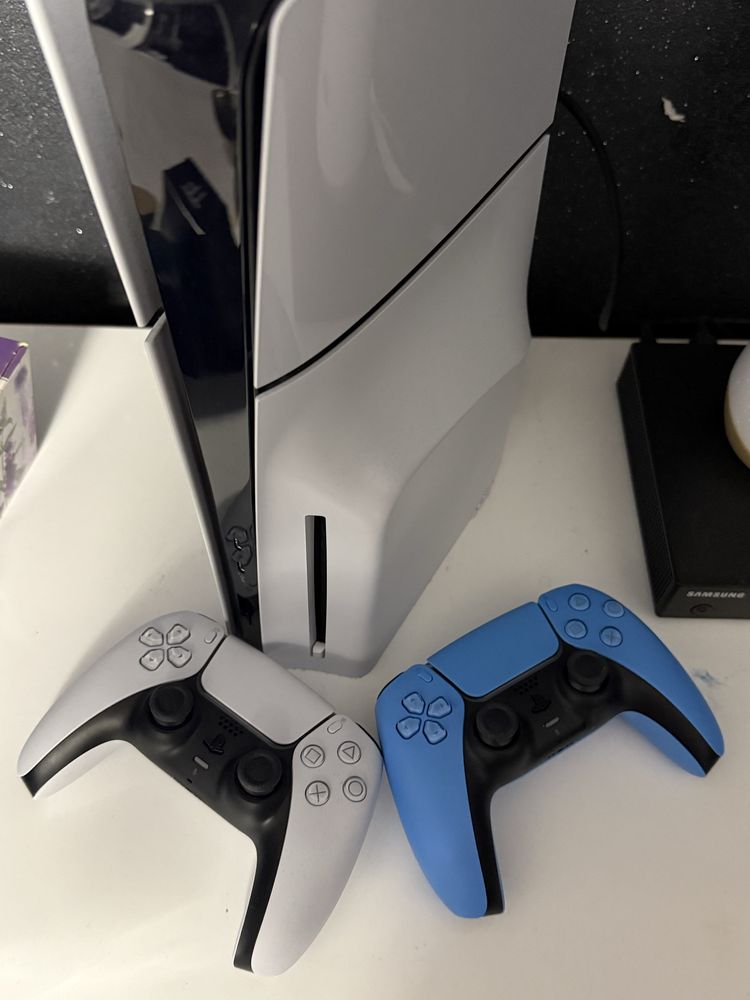 PlayStation 5/ PS5 Slim varianta cu Disk
