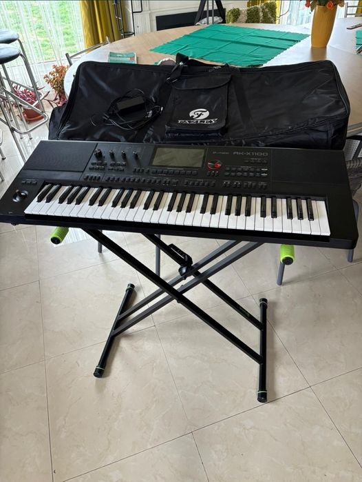 Pachet Orga Thomann AK-X1100 în stare foarte buna