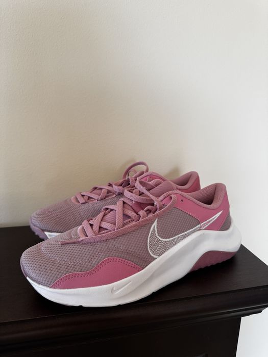 Nike Legend Essential 3