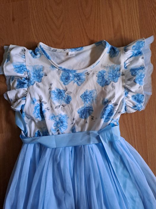 Rochițe fetiță marime 6 ani 40 lei bucata