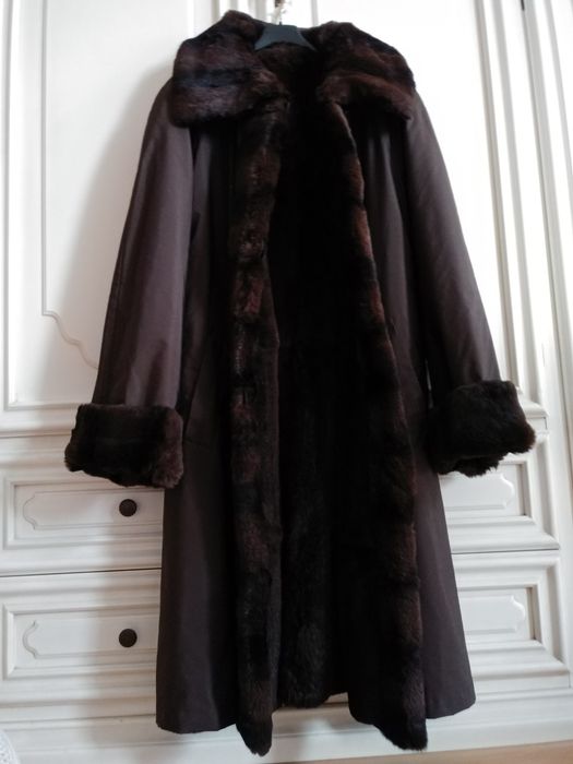 Haină blană de vulpe argintie.