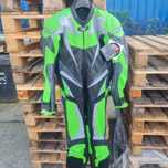 Costum moto nou!