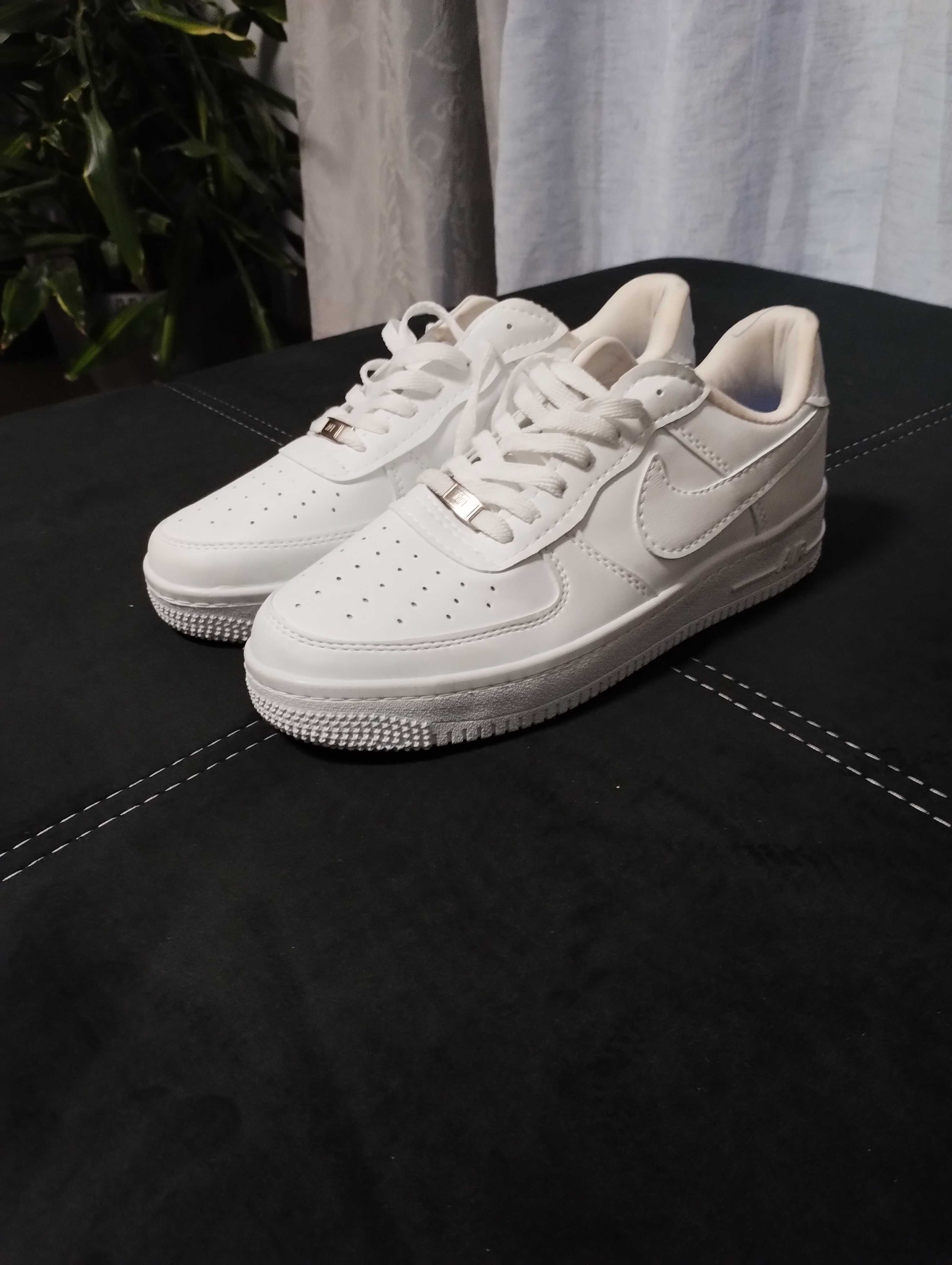 Adidași Air Force 1