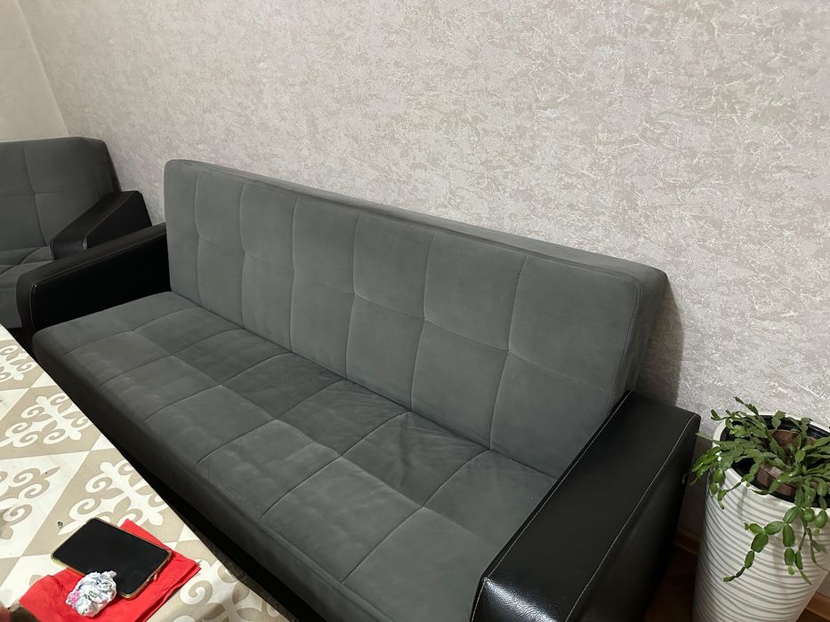 Продаем тройку в хорошем состоянии длина 2,10 кресла раскладываются!