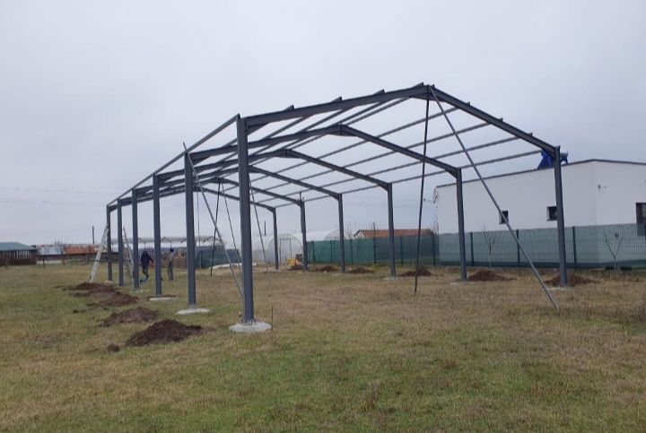 Vând hală metalică 10 m lățime 25 lungime tot cu montaj de pe stoc