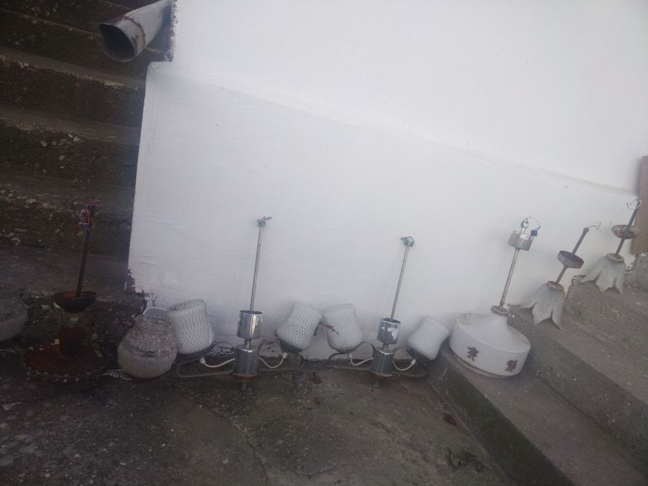 Ретро полилей за таван
Имам различни модели
Цена за брой 10лв.